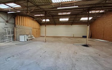 Location fonds et murs commerciaux Carhaix-Plouguer 29270 Finistère 1000 m2  1000 euros