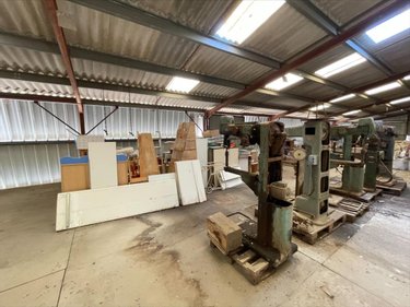 Fonds et murs commerciaux a vendre Saint-Jean-de-Liversay 17170 Charente-Maritime 4000 m2  3090000 euros