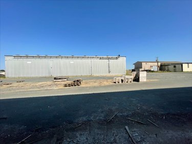 Fonds et murs commerciaux a vendre Saint-Jean-de-Liversay 17170 Charente-Maritime 4000 m2  3090000 euros