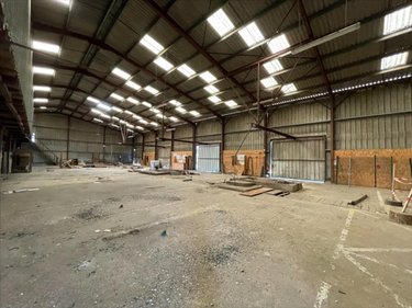 Fonds et murs commerciaux a vendre Saint-Jean-de-Liversay 17170 Charente-Maritime 4000 m2  3090000 euros