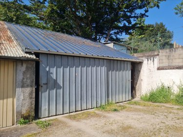 Garage et parking a vendre Bessé-sur-Braye 72310 Sarthe 136 m2  29400 euros