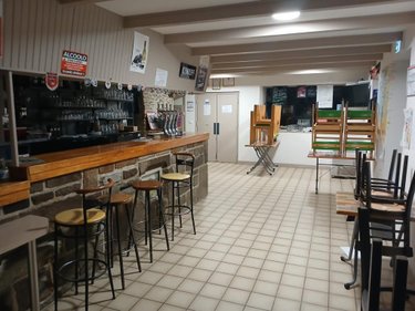 Fonds et murs commerciaux a vendre Treffrin 22340 Côtes-d'Armor 280 m2  126000 euros