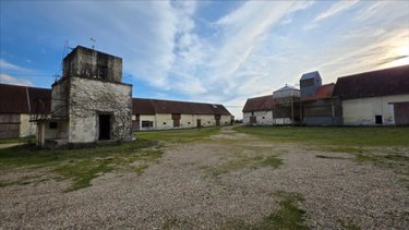Bien agricole a vendre Neuvy-Pailloux 36100 Indre  6400000 euros