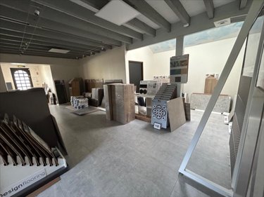 Fonds et murs commerciaux a vendre Huelgoat 29690 Finistère 90 m2  158250 euros
