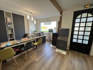 Fonds et murs commerciaux a vendre Huelgoat 29690 Finistère 90 m2  158250 euros