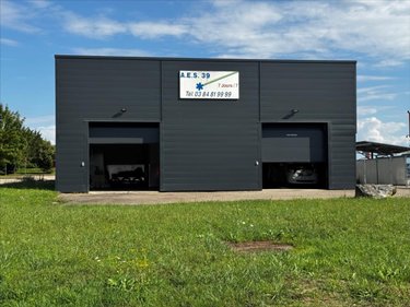 Fonds et murs commerciaux a vendre Tavaux 39500 Jura 460 m2  630000 euros