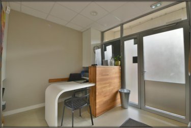 Fonds et murs commerciaux a vendre Le Rheu 35650 Ille-et-Vilaine 75 m2  218400 euros