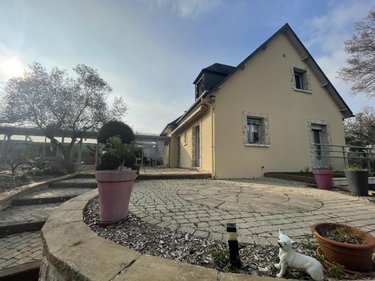Maison a vendre Montsûrs 53150 Mayenne 380 m2  356320 euros