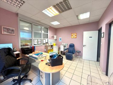 Fonds et murs commerciaux a vendre Saint-Sauveur-le-Vicomte 50390 Manche 102 m2  158160 euros