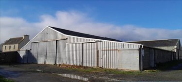 Fonds et murs commerciaux a vendre Saint-Servais 29400 Finistère 1 m2  179350 euros
