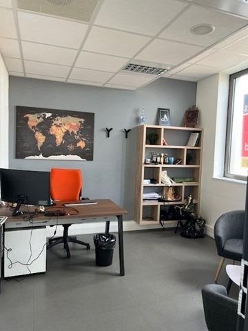 Location fonds et murs commerciaux Bezannes 51430 Marne 112 m2  2230 euros