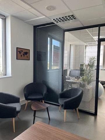 Location fonds et murs commerciaux Bezannes 51430 Marne 112 m2  2230 euros