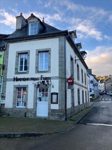 Fonds et murs commerciaux a vendre Huelgoat 29690 Finistère 130 m2  90100 euros