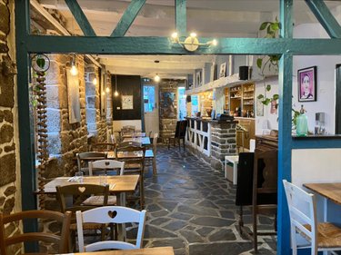 Fonds et murs commerciaux a vendre Huelgoat 29690 Finistère 130 m2  90100 euros