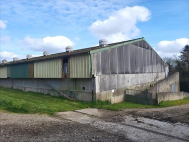 Bien agricole a vendre Poullaouen 29246 Finistère  157500 euros