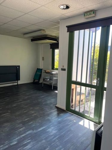 Fonds et murs commerciaux a vendre Montélimar 26200 Drôme 100 m2  230500 euros