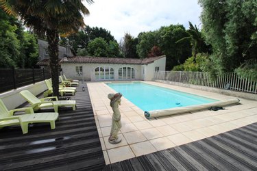 Maison a vendre Saintes 17100 Charente-Maritime 405 m2 11 pièces 592800 euros