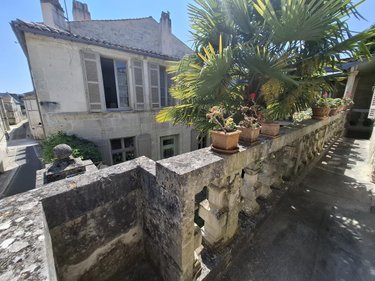 Maison a vendre Saintes 17100 Charente-Maritime 350 m2 13 pièces 988000 euros