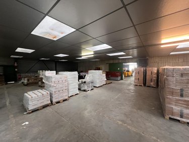 Location fonds et murs commerciaux Iwuy 59141 Nord 1300 m2  2700 euros