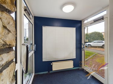 Fonds et murs commerciaux a vendre Maubeuge 59600 Nord 98 m2  363700 euros