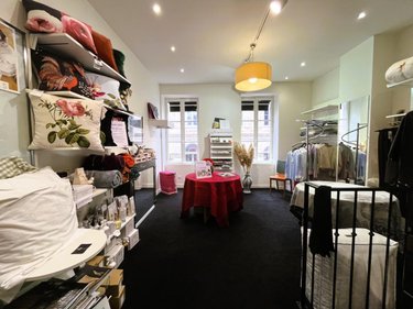 Fonds et murs commerciaux a vendre La Roche-sur-Yon 85000 Vendée 116 m2  333015 euros
