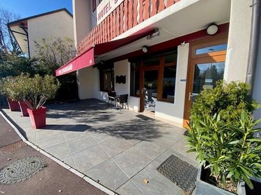 Fonds et murs commerciaux a vendre Divonne-les-Bains 01220 Ain 830 m2  1190000 euros