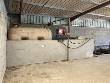 Fonds et murs commerciaux a vendre Saint-Sulpice-les-Feuilles 87160 Haute-Vienne 400 m2  227200 euros
