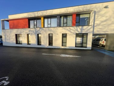 Fonds et murs commerciaux a vendre Vannes 56000 Morbihan 124 m2  330750 euros