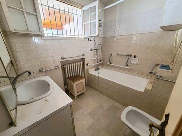 Maison a vendre Pierrelatte 26700 Drôme 323 m2  365750 euros