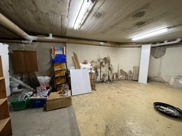 Fonds et murs commerciaux a vendre Locminé 56500 Morbihan 290 m2  230080 euros