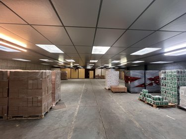 Location fonds et murs commerciaux Iwuy 59141 Nord 1300 m2  2700 euros
