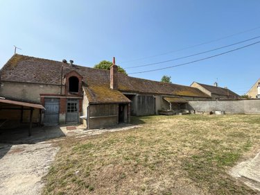 Fonds et murs commerciaux a vendre Corquilleroy 45120 Loiret 350 m2  126800 euros