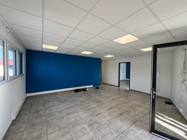 Location fonds et murs commerciaux Pierrelatte 26700 Drôme 136 m2  1600 euros