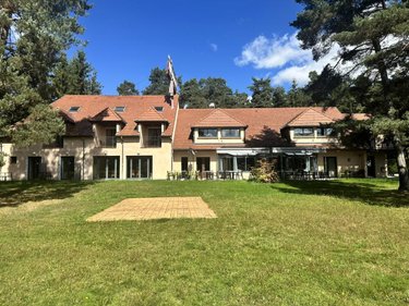 Fonds et murs commerciaux a vendre Anglards-de-Saint-Flour 15100 Cantal 850 m2  890000 euros