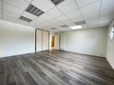 Fonds et murs commerciaux a vendre Locminé 56500 Morbihan 318 m2  411380 euros
