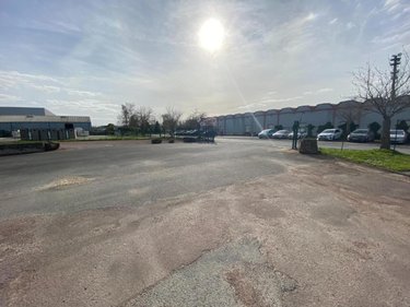 Location fonds et murs commerciaux Soliers 14540 Calvados 874 m2  5333 euros