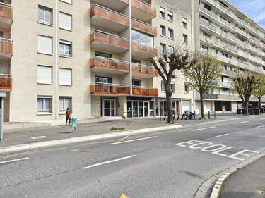 Fonds et murs commerciaux a vendre Reims 51100 Marne 50 m2  177800 euros