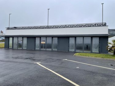 Fonds et murs commerciaux a vendre Uzel 22460 Côtes-d'Armor 300 m2  126000 euros