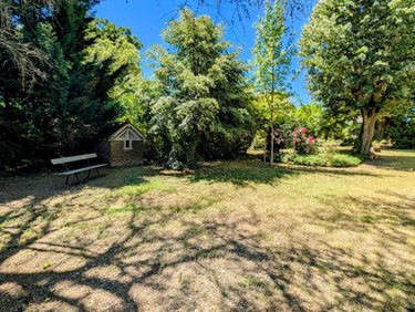 Maison a vendre Broût-Vernet 03110 Allier 365 m2 13 pièces 298680 euros