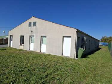 Fonds et murs commerciaux a vendre Saintes 17100 Charente-Maritime 249 m2  355000 euros