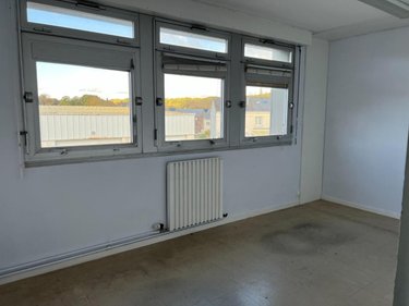 Fonds et murs commerciaux a vendre Guingamp 22200 Côtes-d'Armor 492 m2  355360 euros