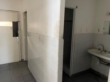 Garage et parking a vendre Port-Louis 56290 Morbihan 367 m2  317200 euros