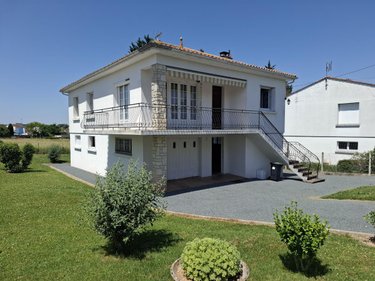 Maison a vendre Saintes 17100 Charente-Maritime 106 m2 5 pièces 199348 euros