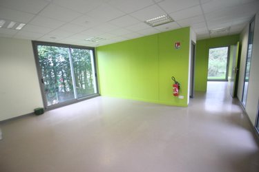 Fonds et murs commerciaux a vendre Quéven 56530 Morbihan 129 m2  260920 euros