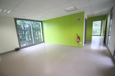 Fonds et murs commerciaux a vendre Quéven 56530 Morbihan 129 m2  260920 euros
