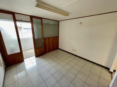 Fonds et murs commerciaux a vendre Saint-Denis 97400 Réunion 46 m2  181500 euros