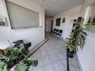 Fonds et murs commerciaux a vendre Saintes 17100 Charente-Maritime 249 m2  355000 euros