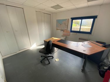 Location fonds et murs commerciaux Soliers 14540 Calvados 874 m2  5333 euros