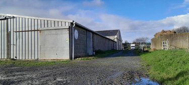 Fonds et murs commerciaux a vendre Saint-Servais 29400 Finistère 1 m2  179350 euros