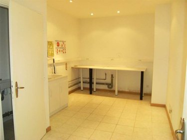 Location fonds et murs commerciaux Dole 39100 Jura 104 m2  900 euros